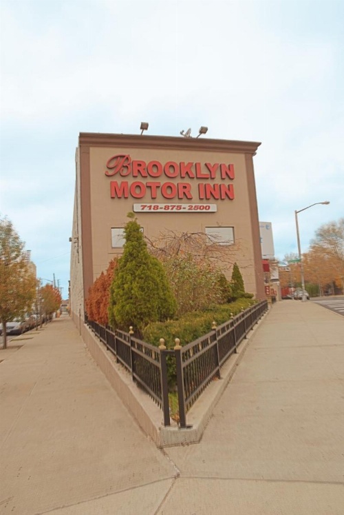 Brooklyn Motor Inn image 6